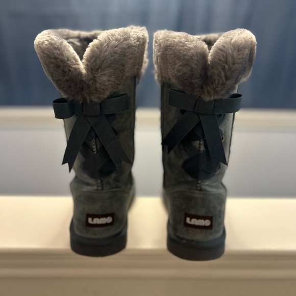 Lamo Gray Boots Size 9. Great Condition - Picture 3 of 4